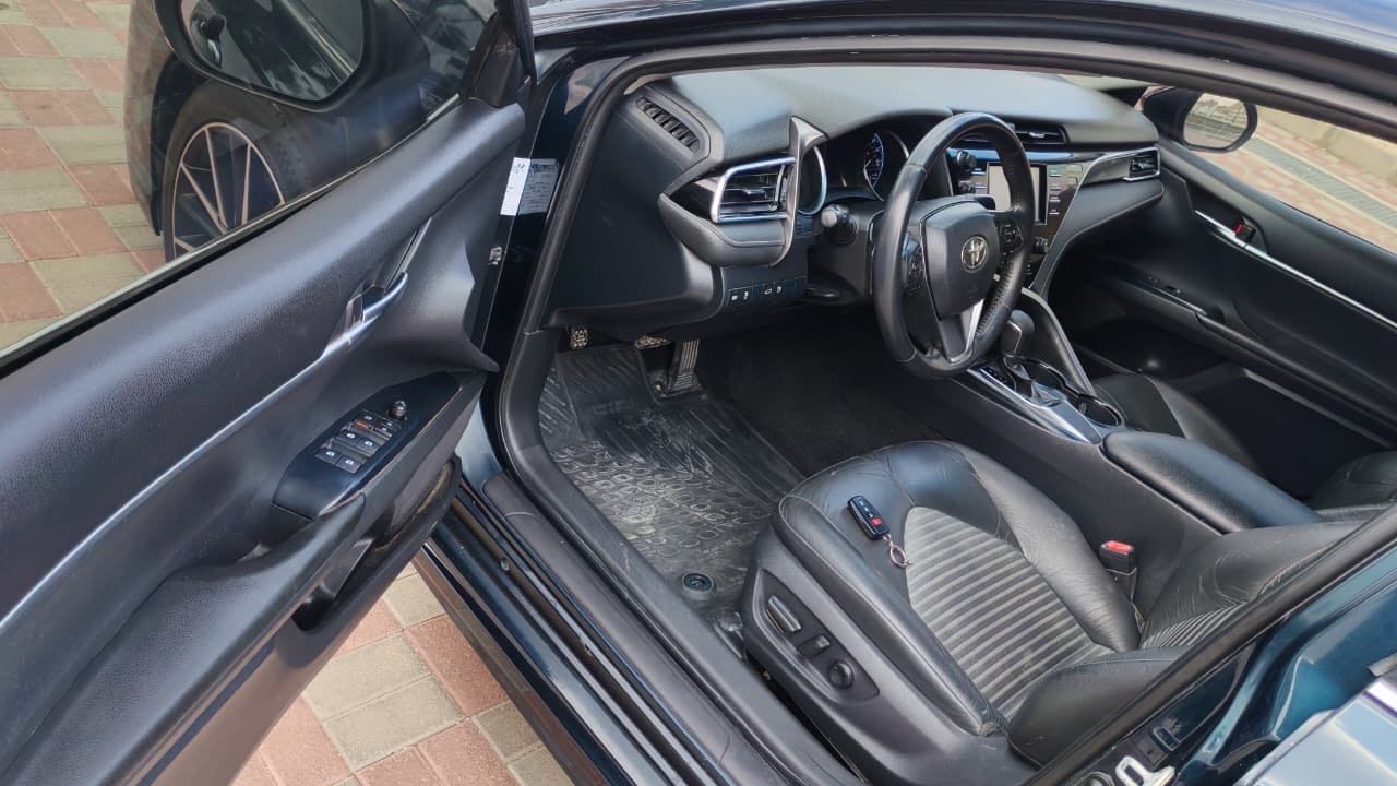 Car Image 2018 TOYOTA CAMRY SE