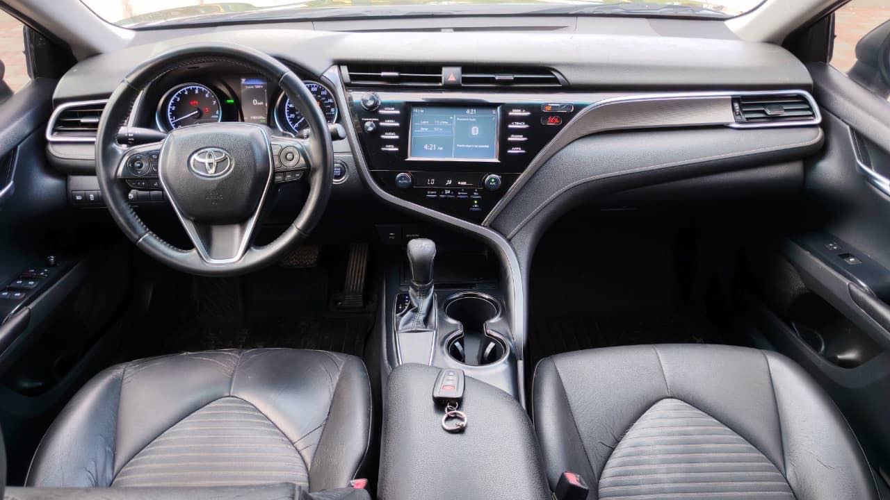 Car Image 2018 TOYOTA CAMRY SE