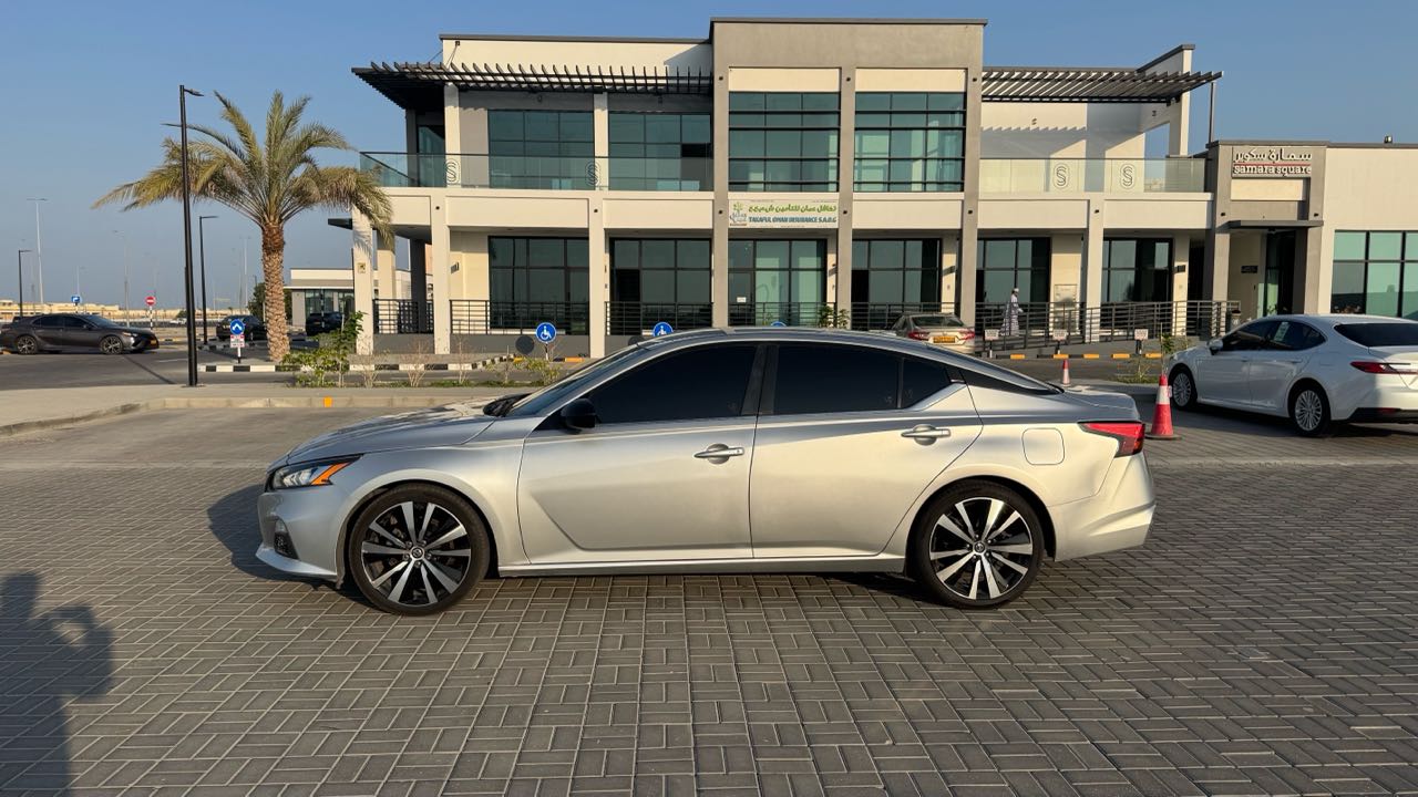 Car Image 2019 NISSAN ALTIMA SR