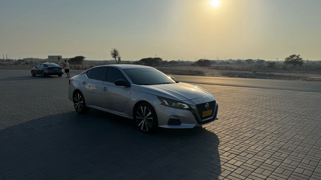 Car Image 2019 NISSAN ALTIMA SR