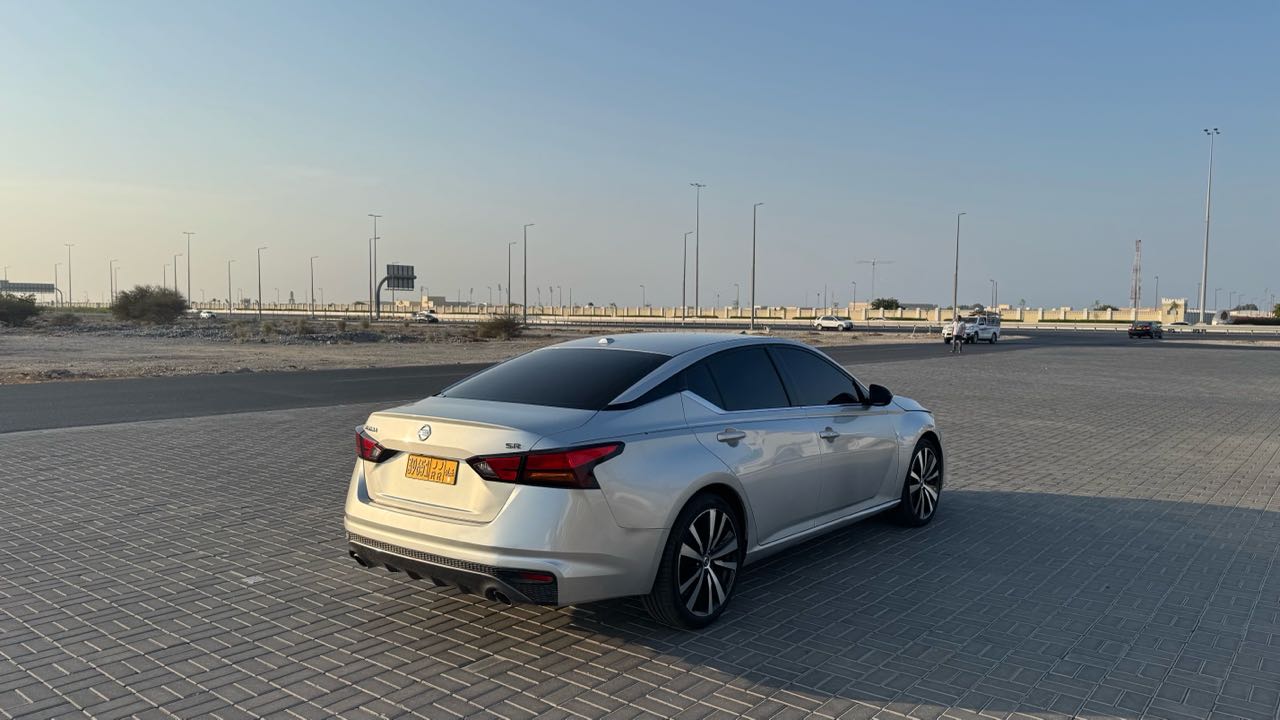 Car Image 2019 NISSAN ALTIMA SR