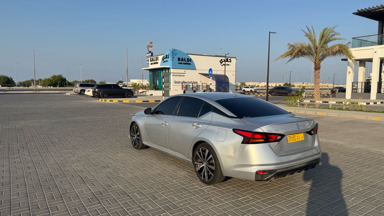 Car Image 2019 NISSAN ALTIMA SR