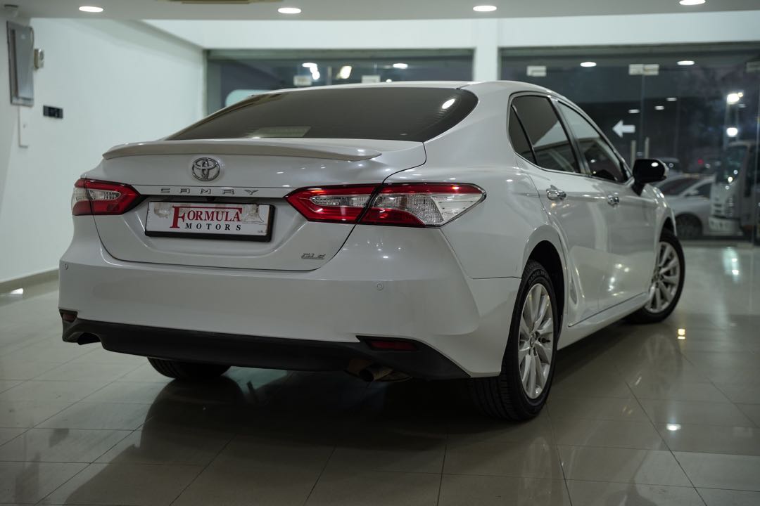 Car Image 2019 TOYOTA CAMRY GLE