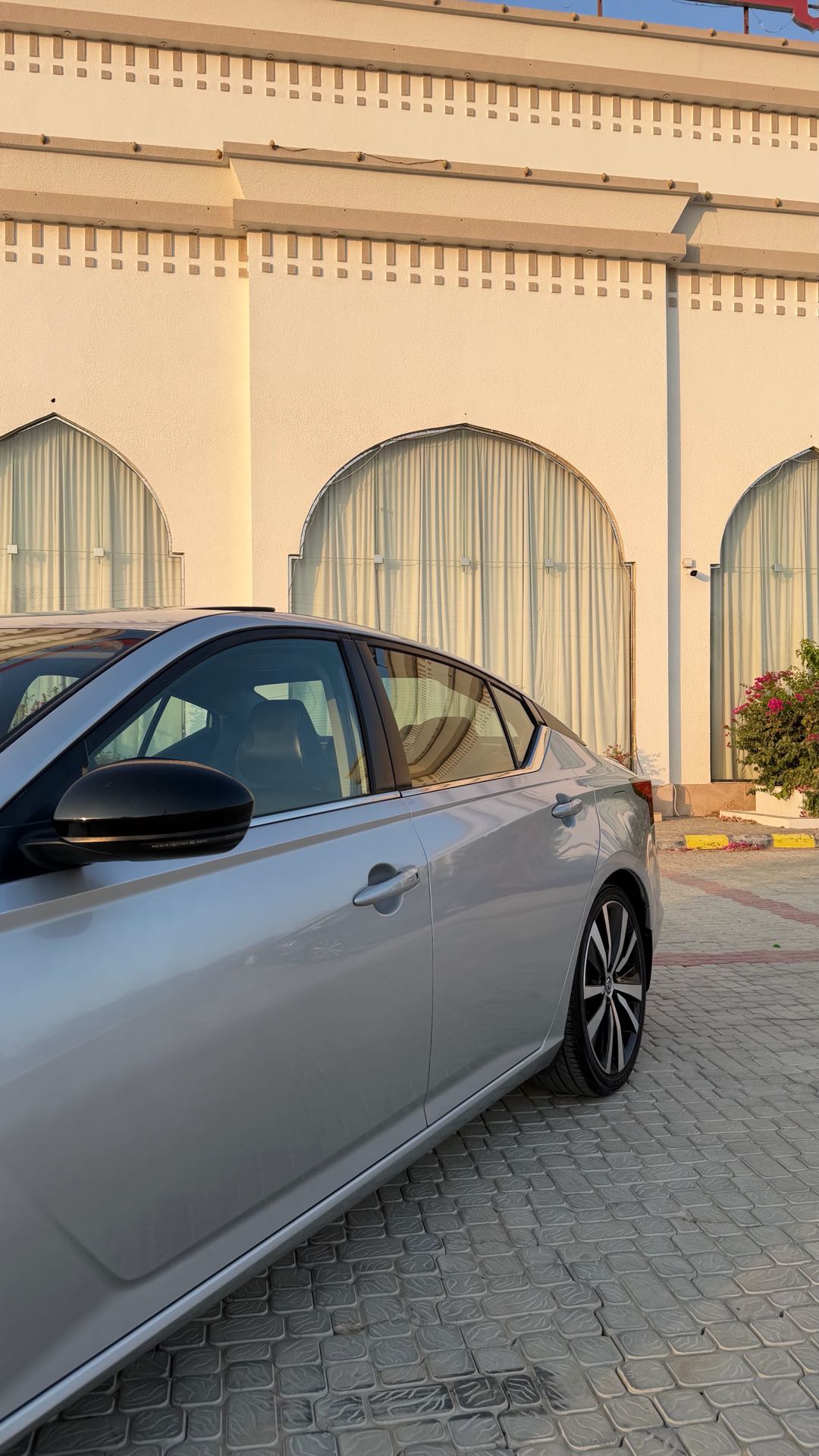 Car Image 2019 NISSAN ALTIMA SR