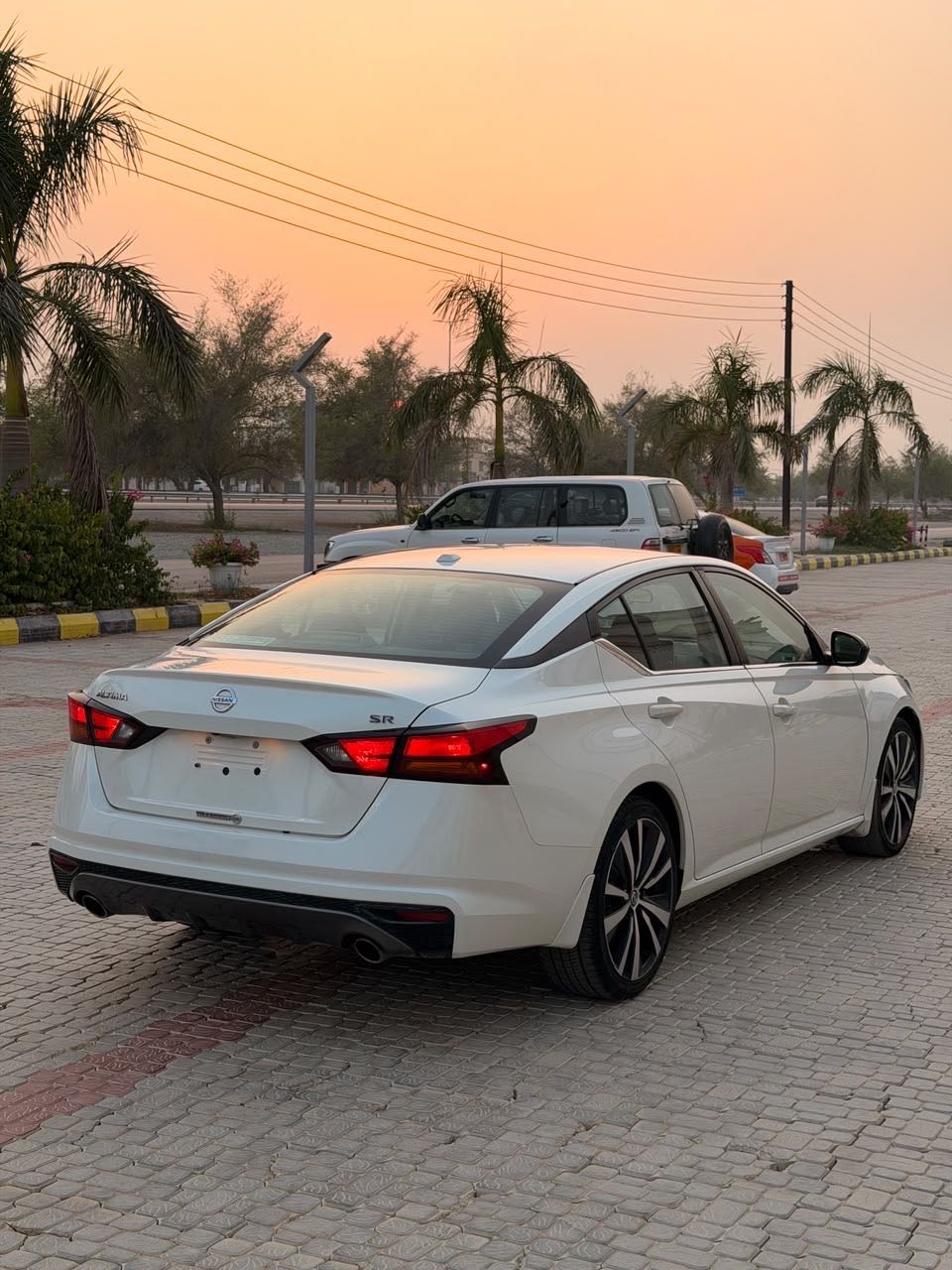 Car Image 2019 NISSAN ALTIMA SR