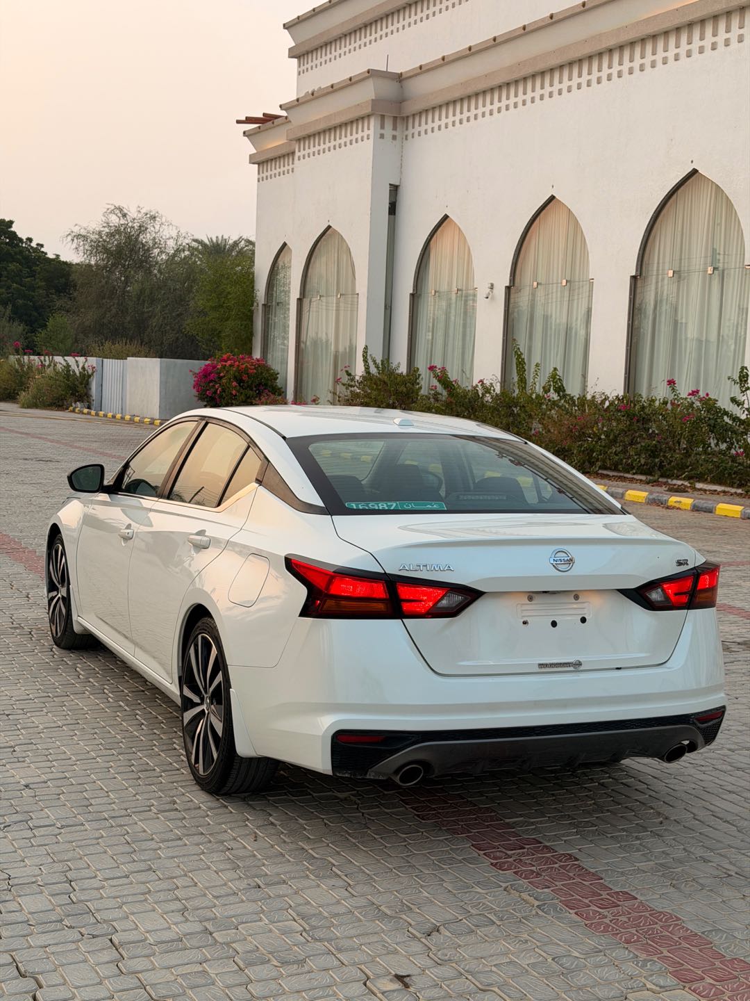 Car Image 2019 NISSAN ALTIMA SR
