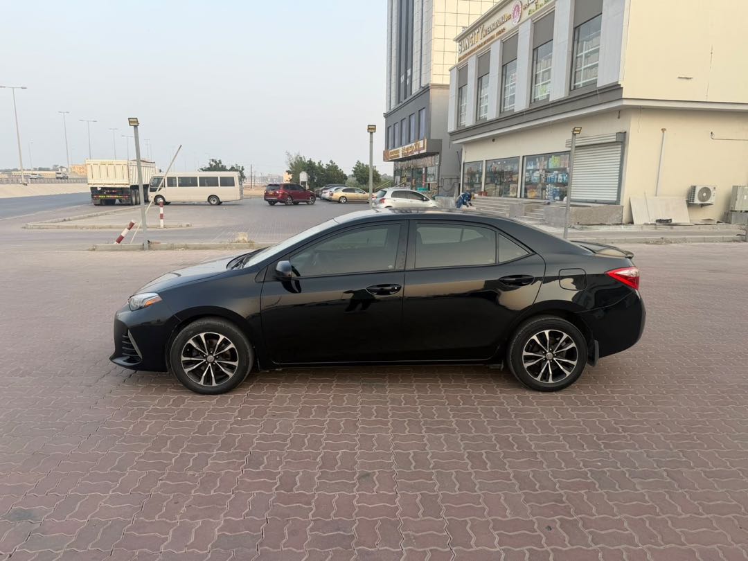 Car Image 2017 TOYOTA COROLLA XSE