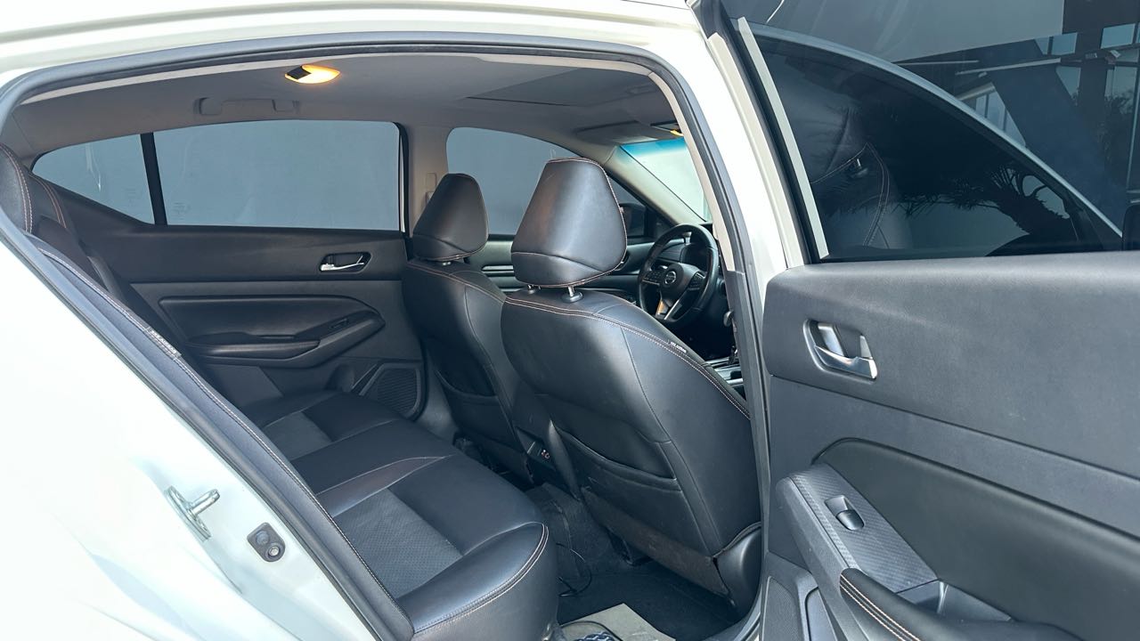 Car Image 2019 NISSAN ALTIMA SR