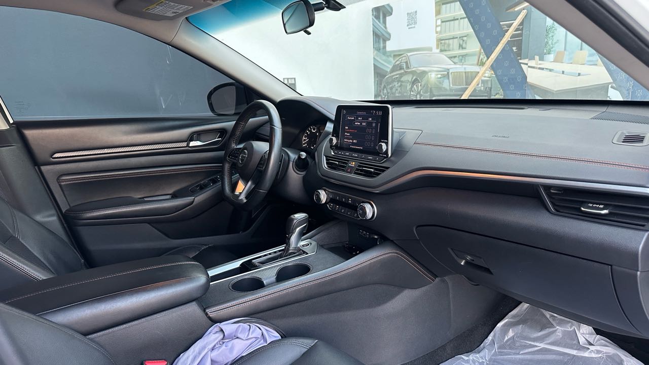 Car Image 2019 NISSAN ALTIMA SR