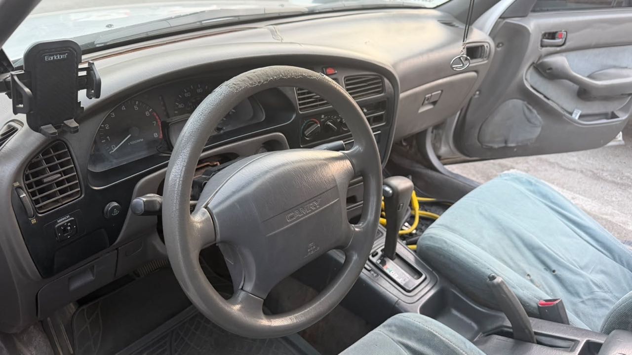 Car Image 1992 TOYOTA CAMRY SE