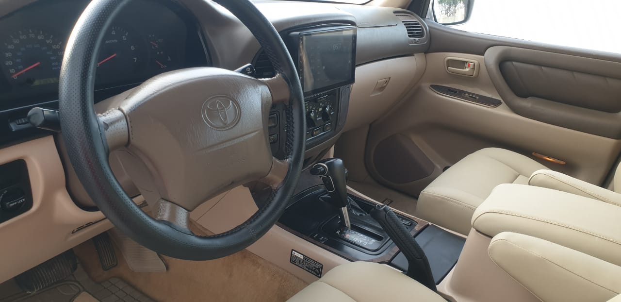 Car Image 1999 TOYOTA LAND CRUISER 