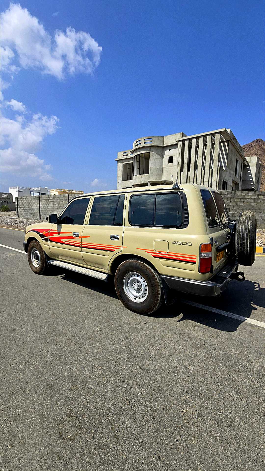 Car Image 1997 TOYOTA LAND CRUISER GX