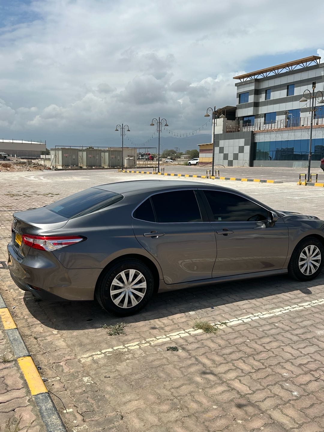 Car Image 2018 TOYOTA CAMRY LE
