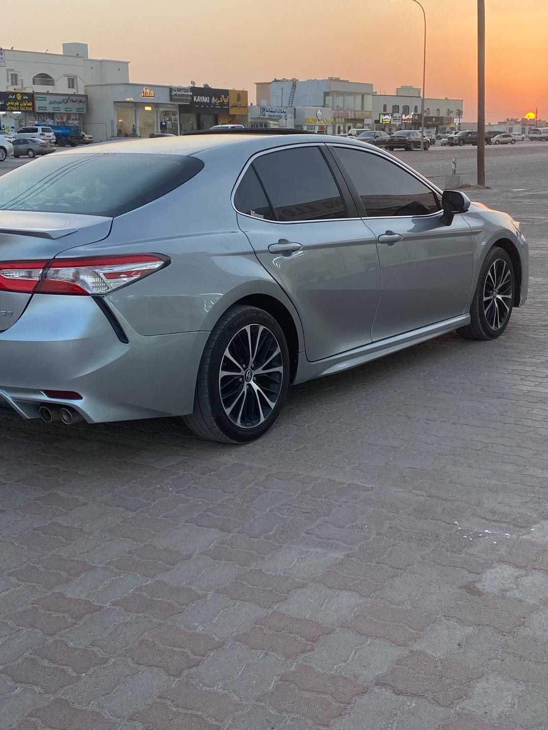Car Image 2018 TOYOTA CAMRY SE