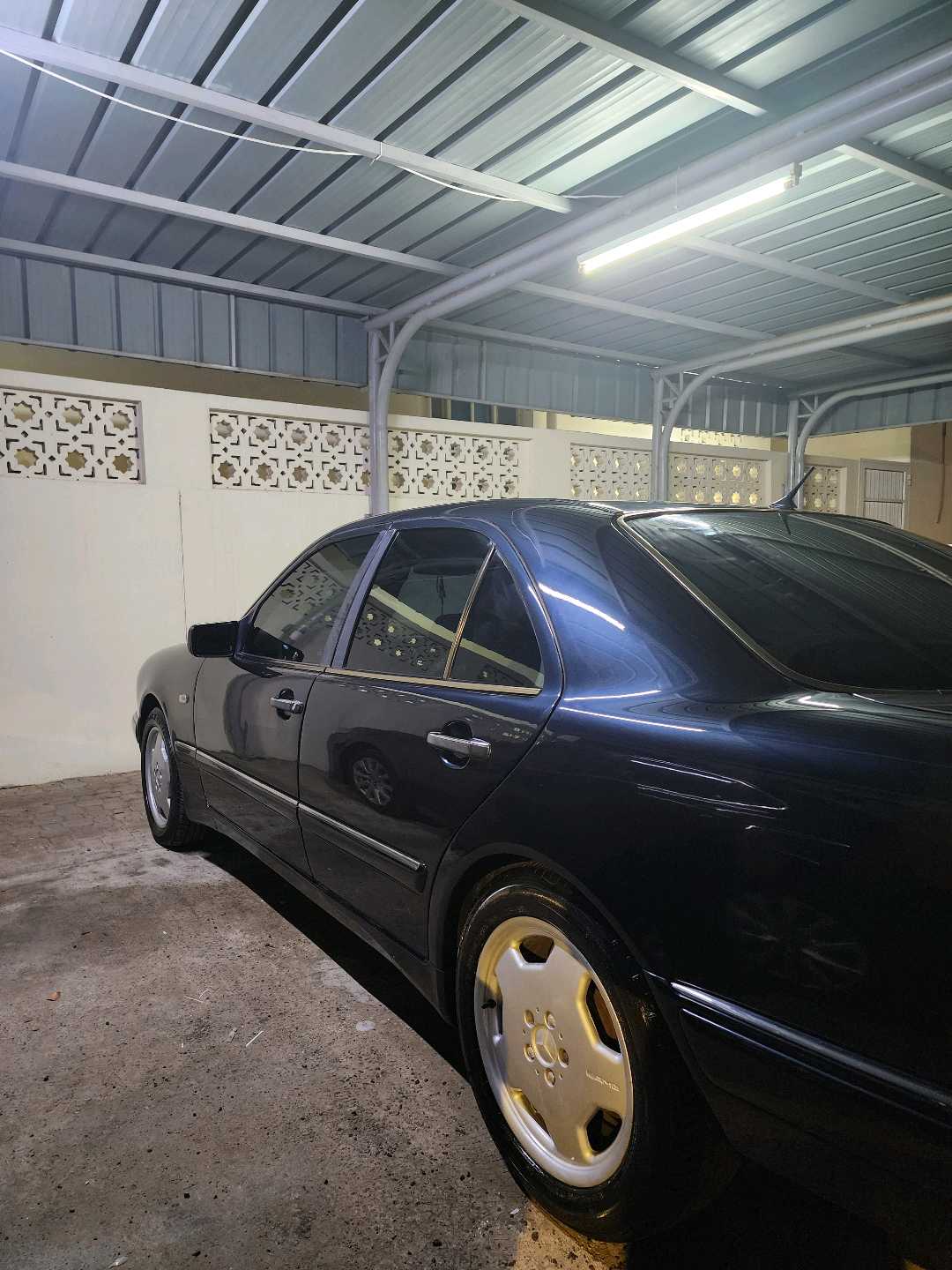 Car Image 1999 MERCEDES E Class 500