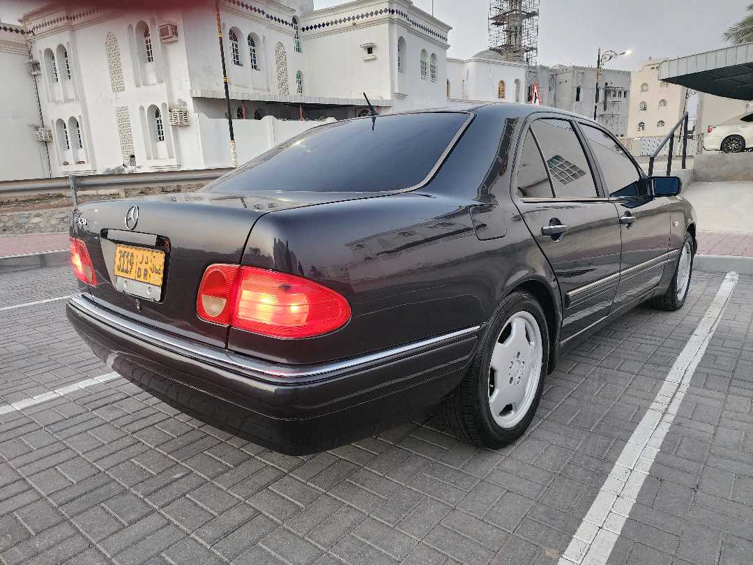 Car Image 1999 MERCEDES E Class 500