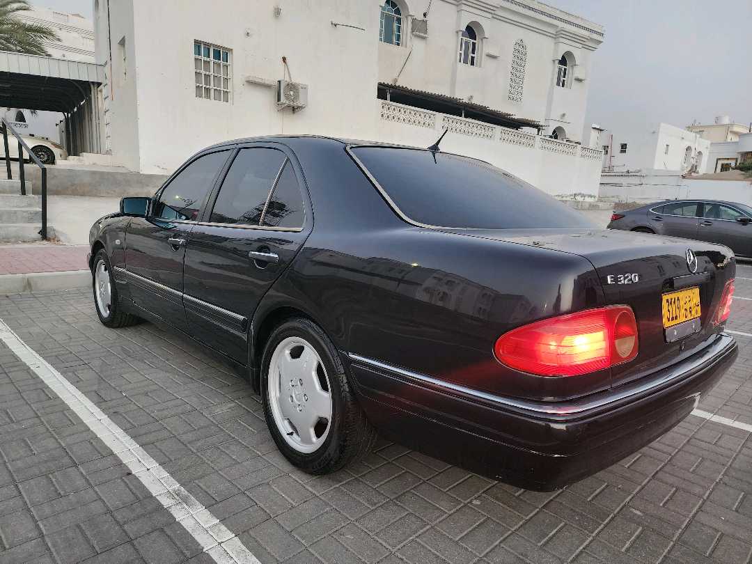 Car Image 1999 MERCEDES E Class 500