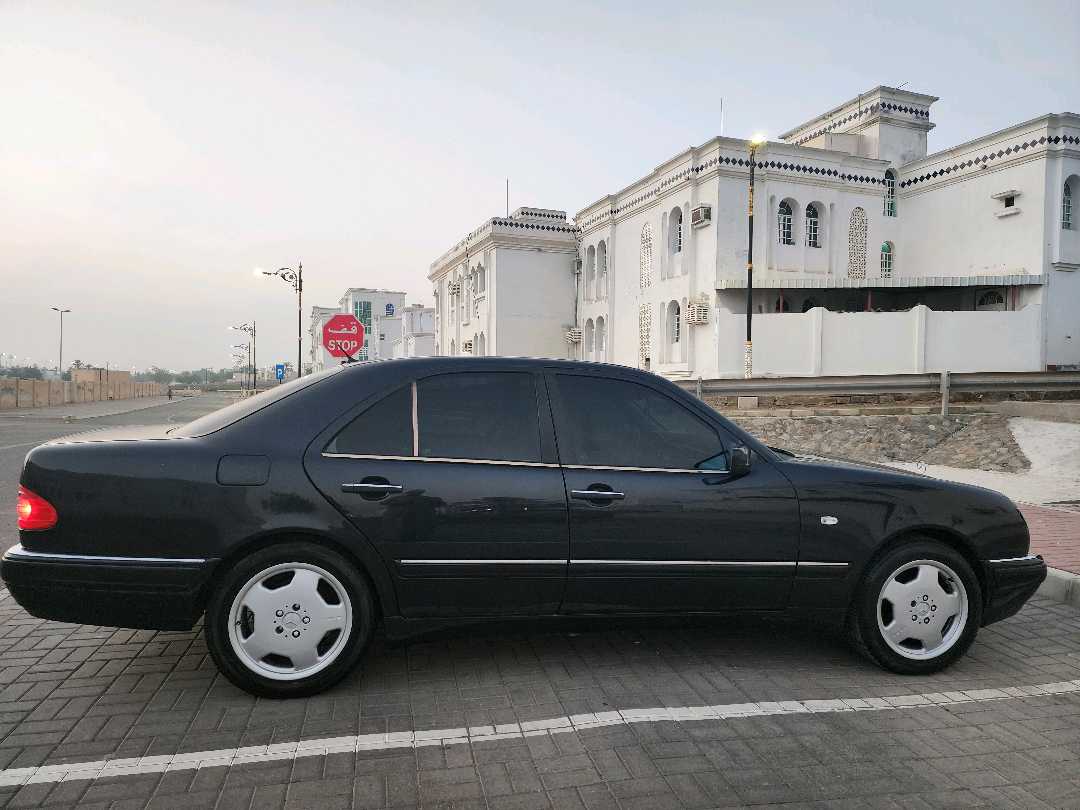 Car Image 1999 MERCEDES E Class 500