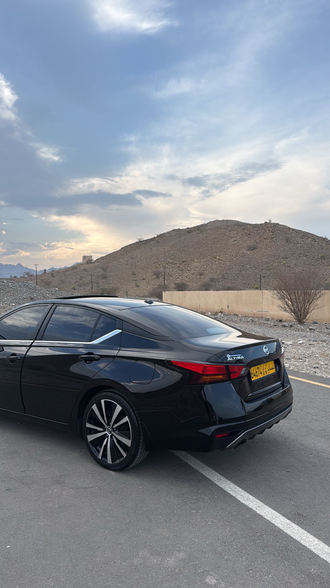 Car Image 2019 NISSAN ALTIMA SR