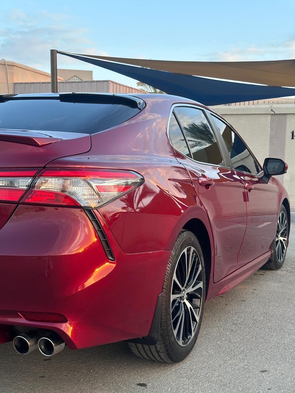 Car Image 2018 TOYOTA CAMRY SE