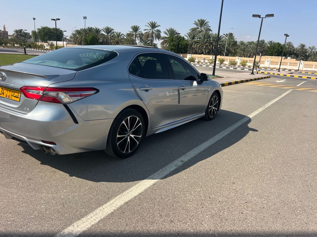 Car Image 2018 TOYOTA CAMRY SE
