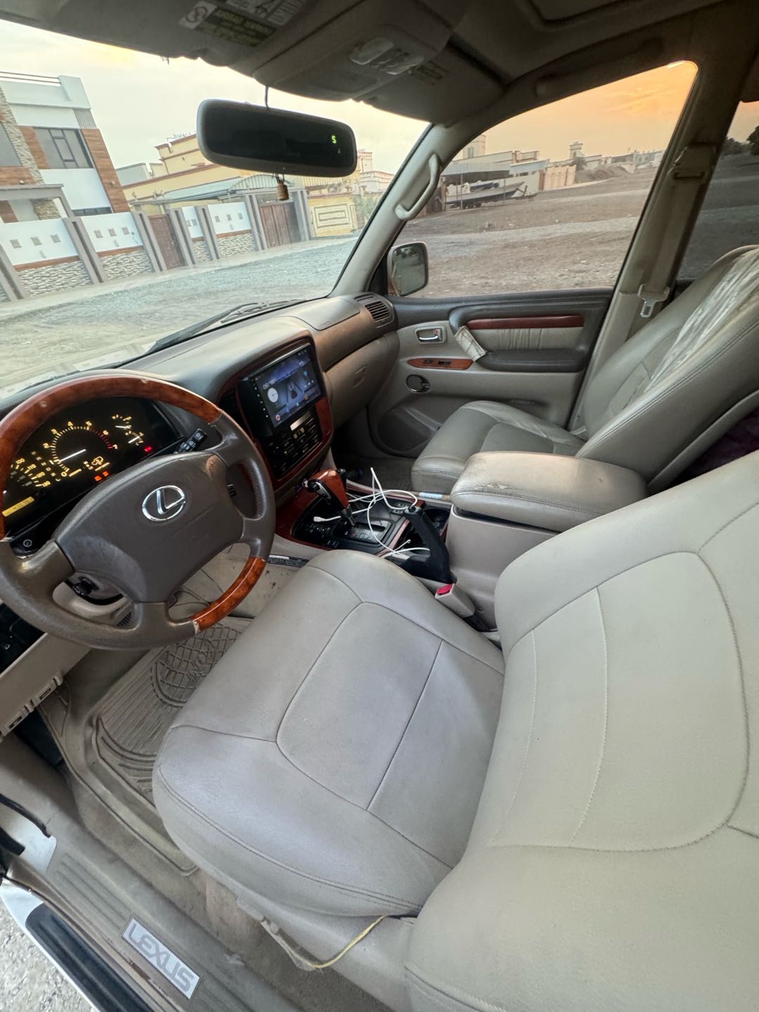 Car Image 2001 LEXUS LX 470