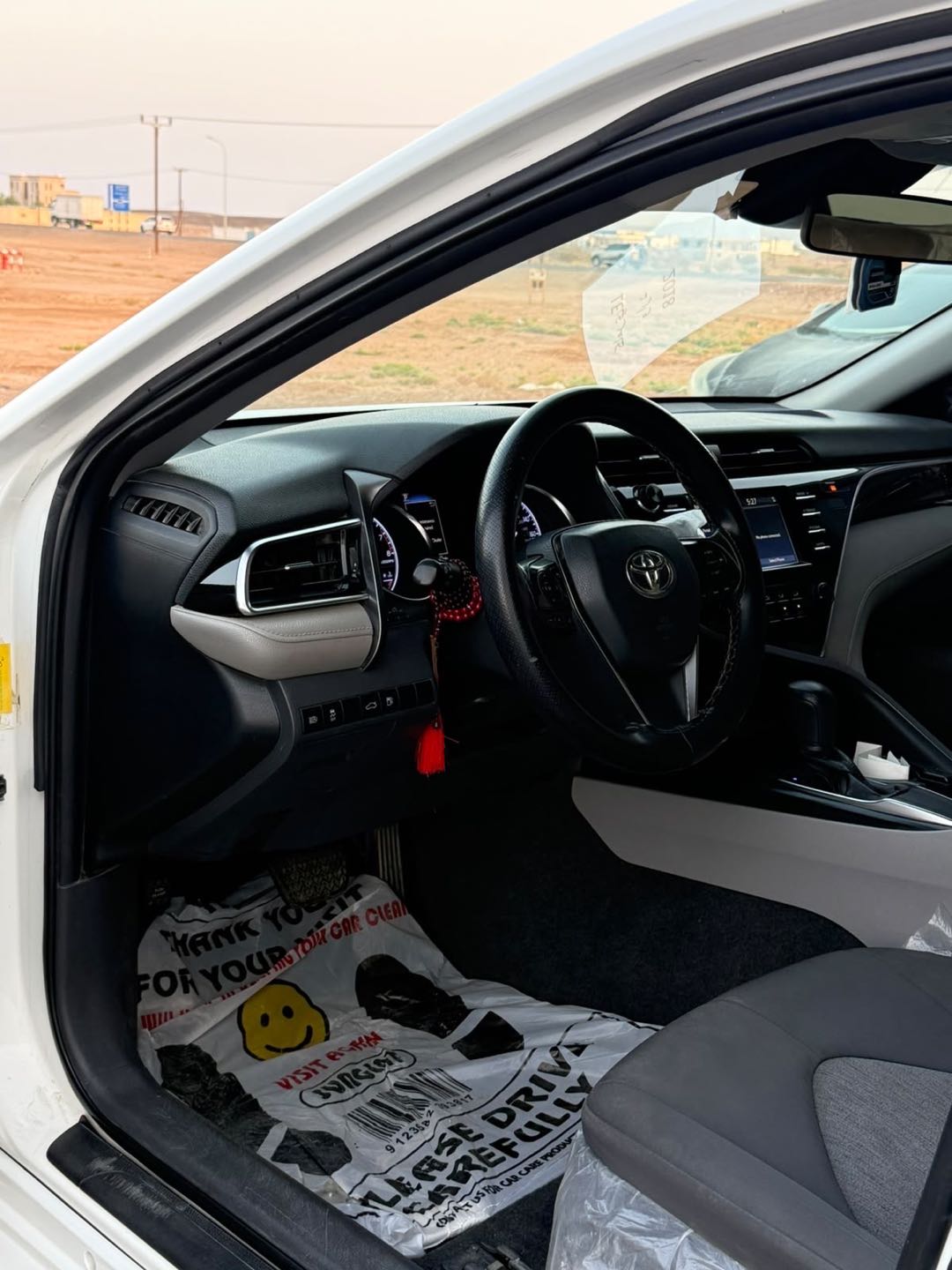 Car Image 2018 TOYOTA CAMRY LE