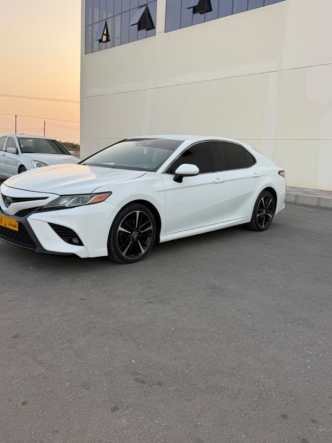 Car Image 2018 TOYOTA CAMRY LE