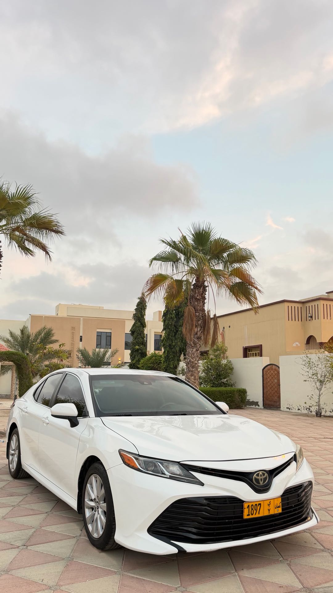 Car Image 2018 TOYOTA CAMRY LE