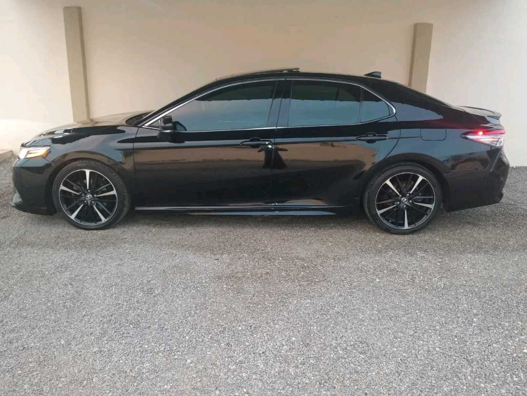 Car Image 2018 TOYOTA CAMRY SE