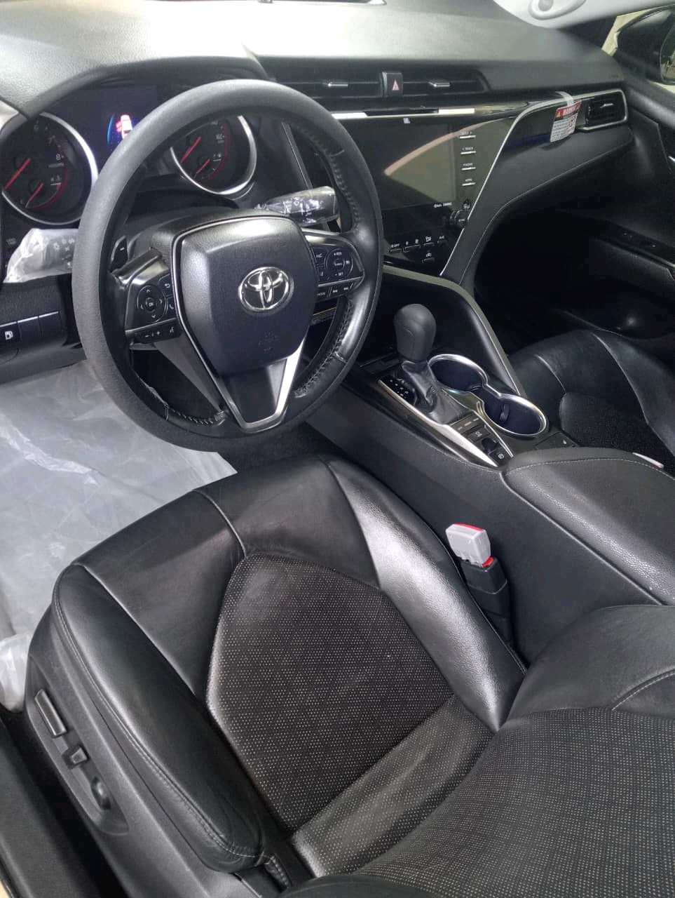 Car Image 2018 TOYOTA CAMRY SE