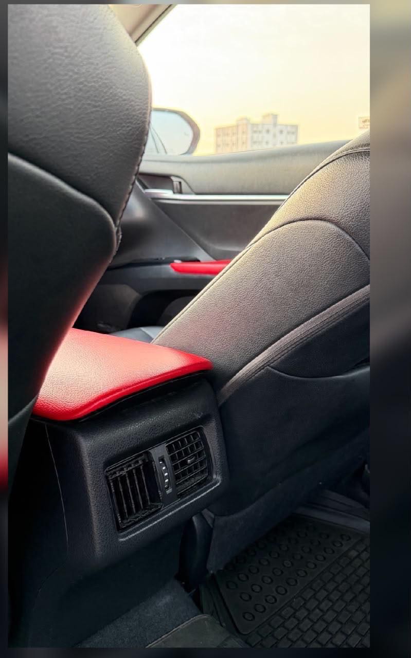 Car Image 2018 TOYOTA CAMRY SE