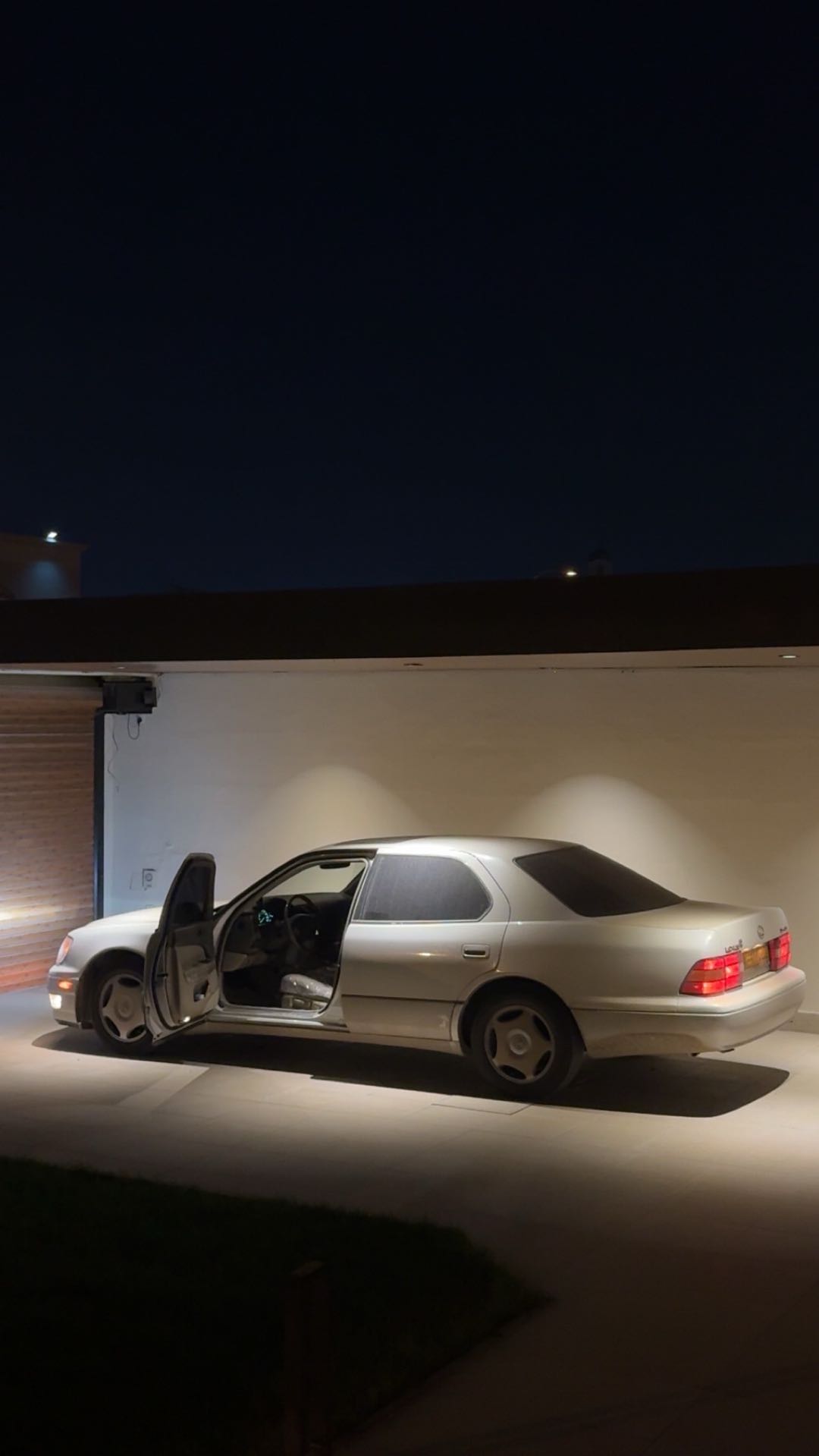 Car Image 1999 LEXUS LS 400