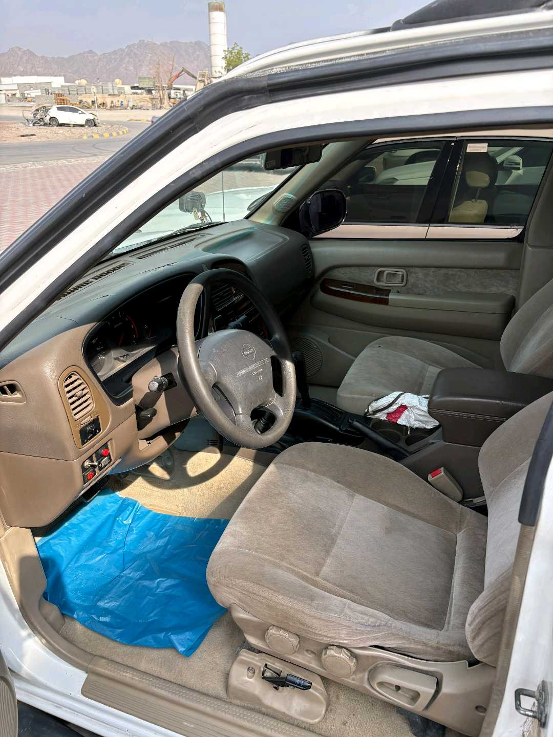 Car Image 1999 NISSAN PATHFINDER LE