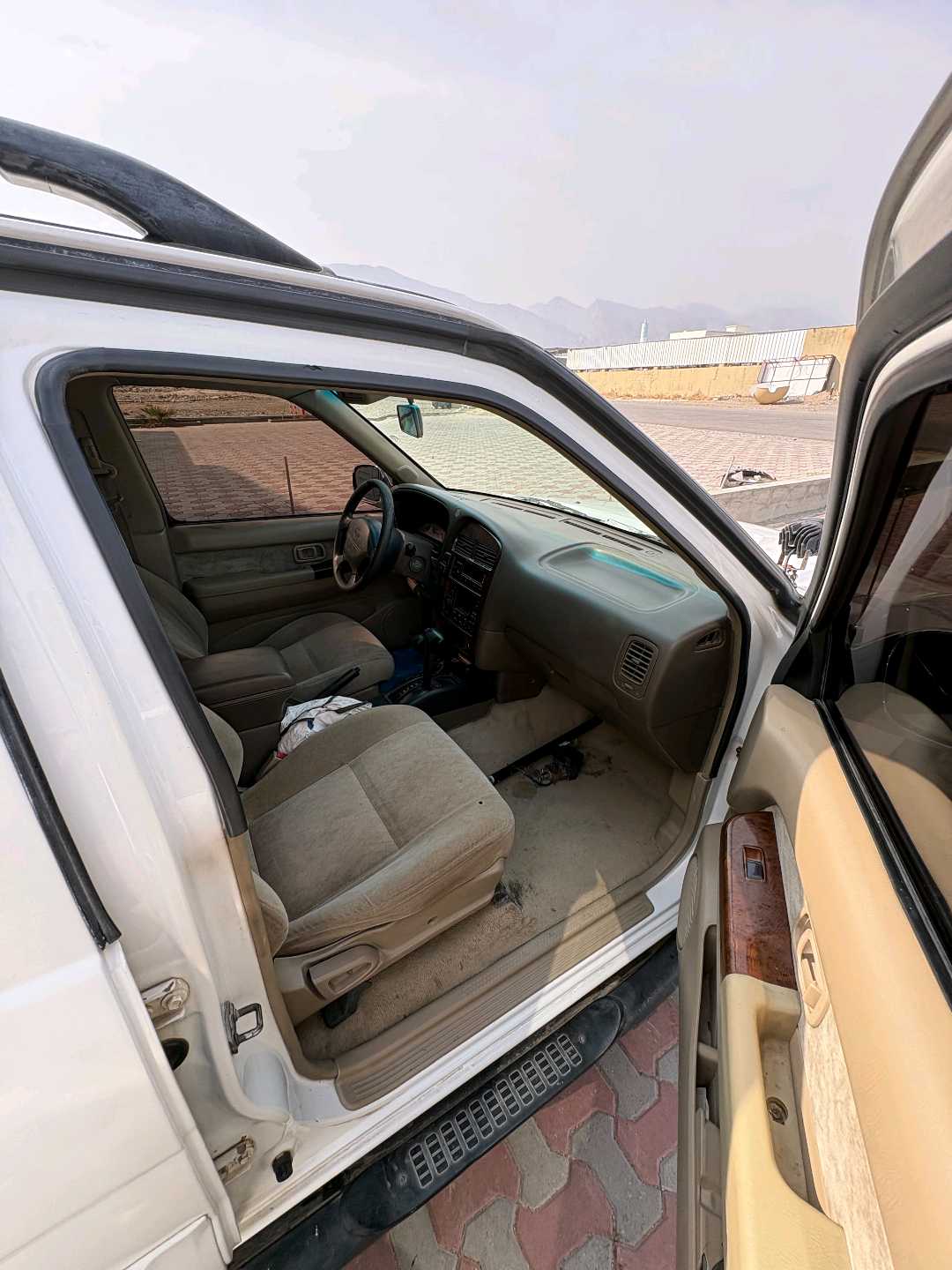 Car Image 1999 NISSAN PATHFINDER LE