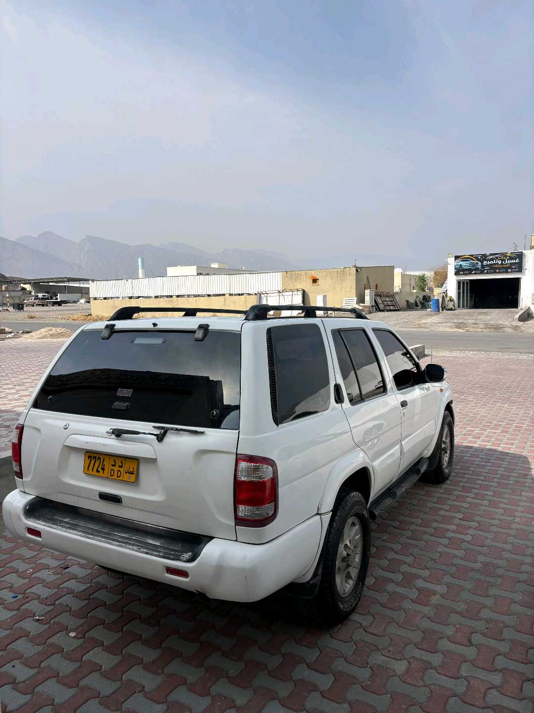 Car Image 1999 NISSAN PATHFINDER LE