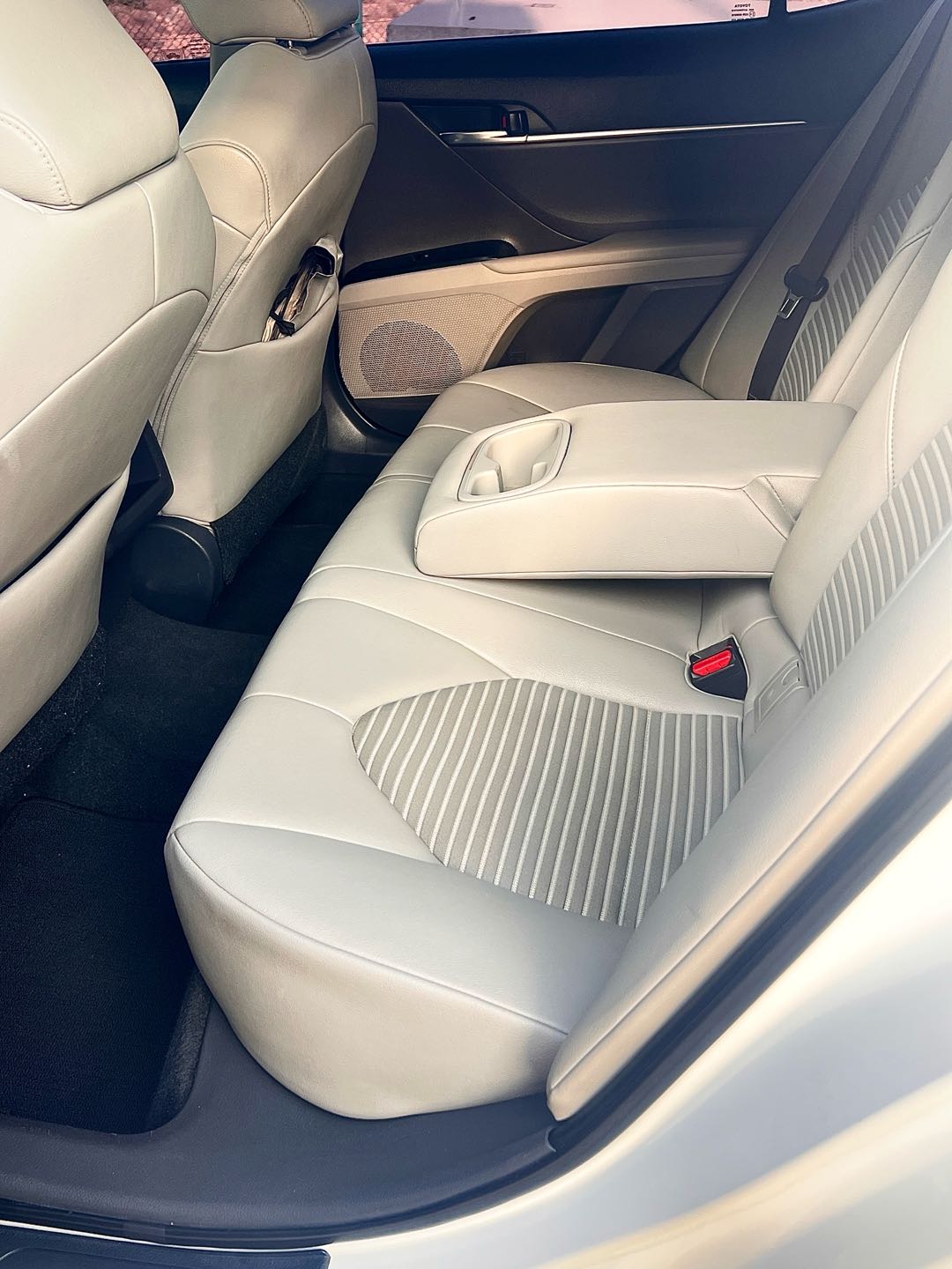 Car Image 2018 TOYOTA CAMRY SE