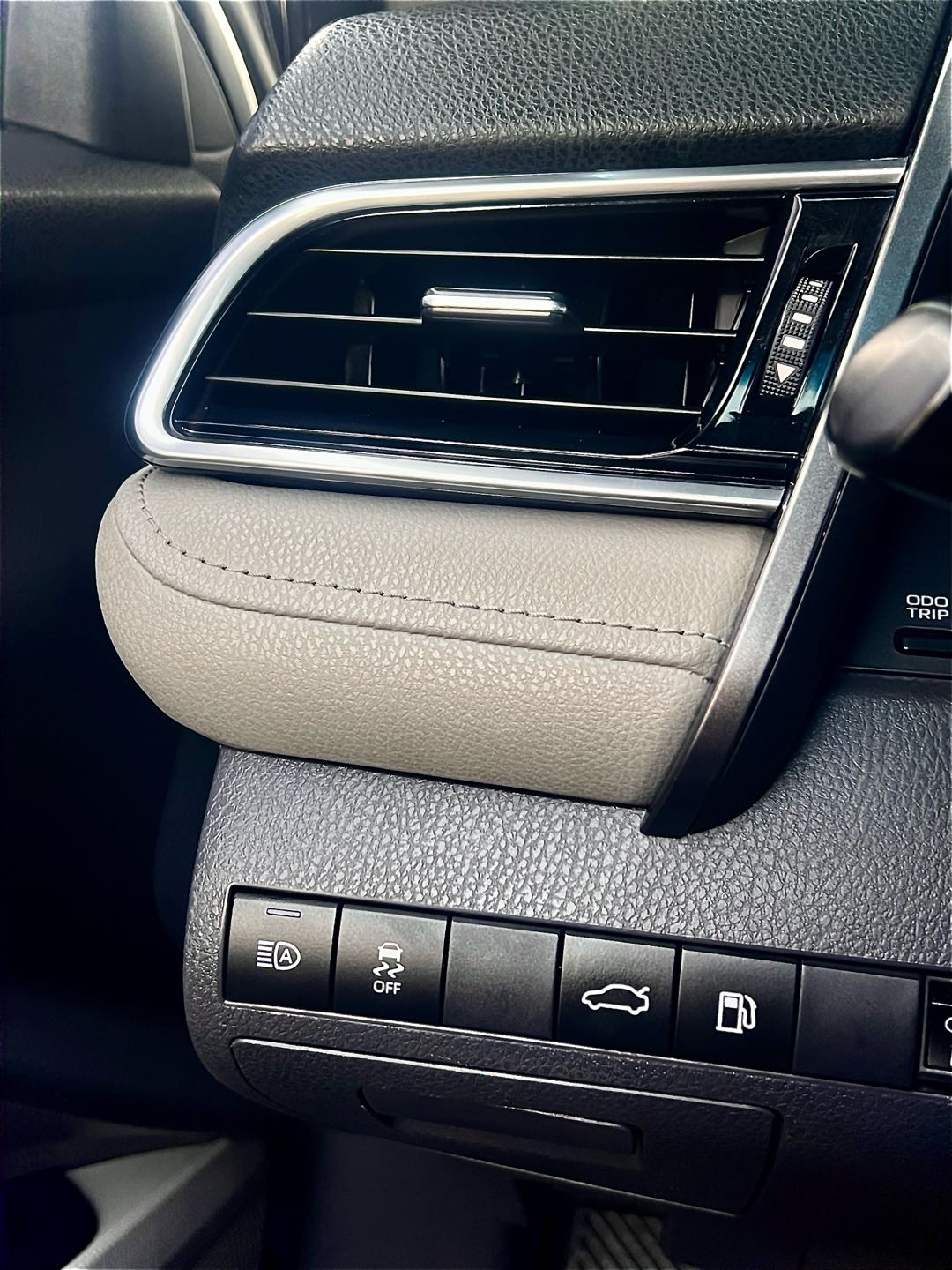 Car Image 2018 TOYOTA CAMRY SE