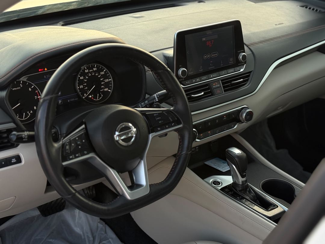 Car Image 2019 NISSAN ALTIMA SR