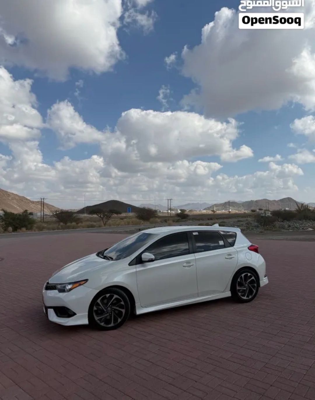 Car Image 2017 TOYOTA COROLLA LE