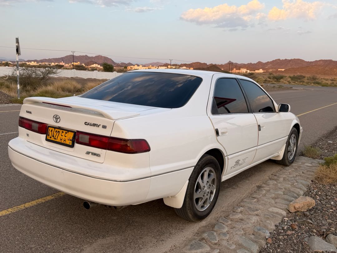 Car Image 1999 TOYOTA CAMRY LE