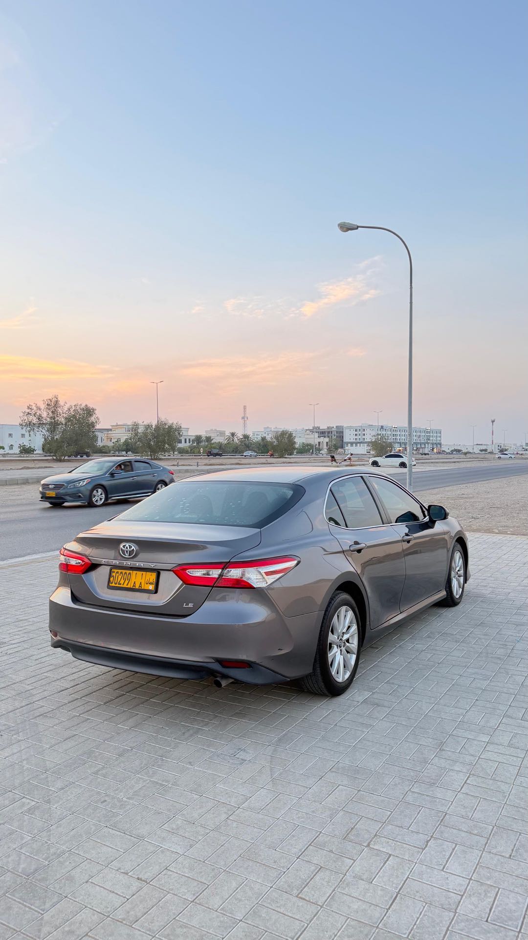 Car Image 2018 TOYOTA CAMRY LE