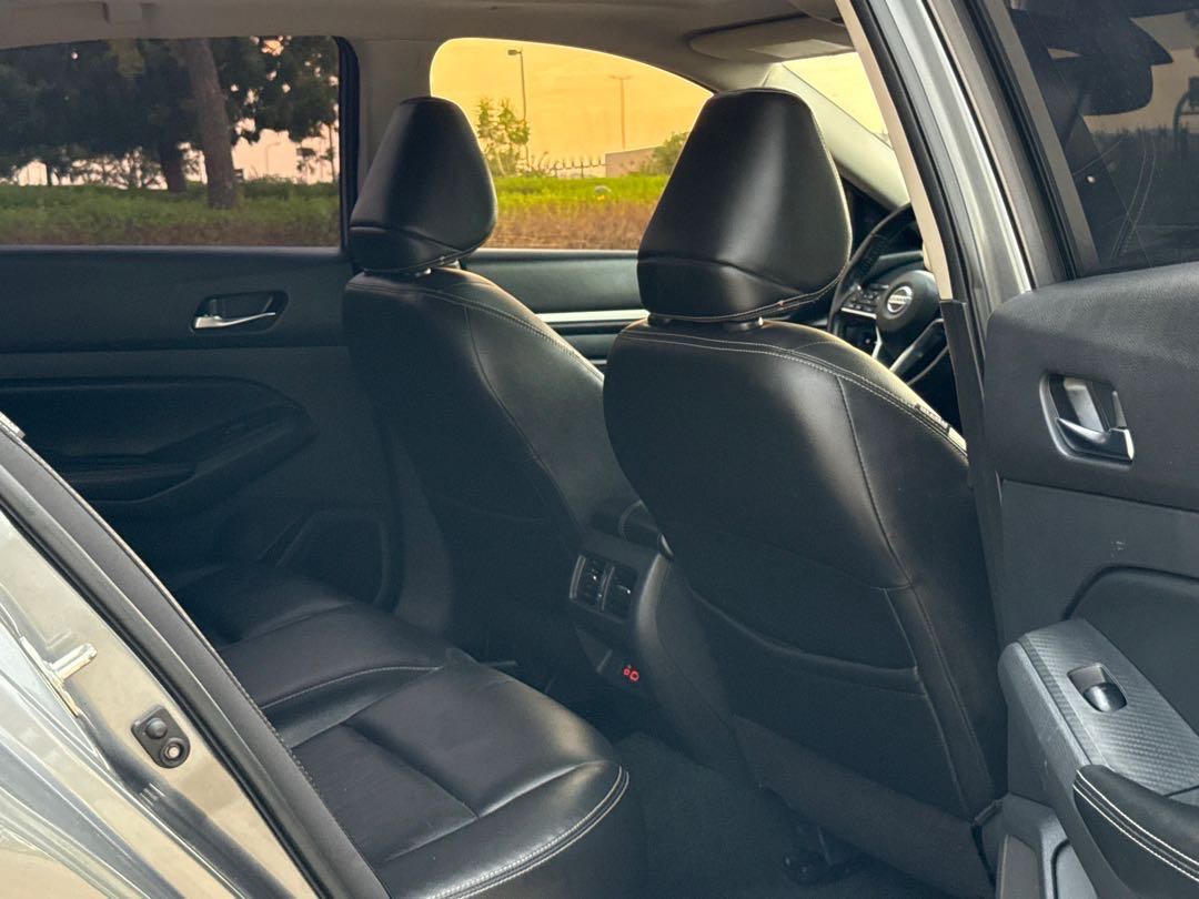 Car Image 2019 NISSAN ALTIMA Platinum 