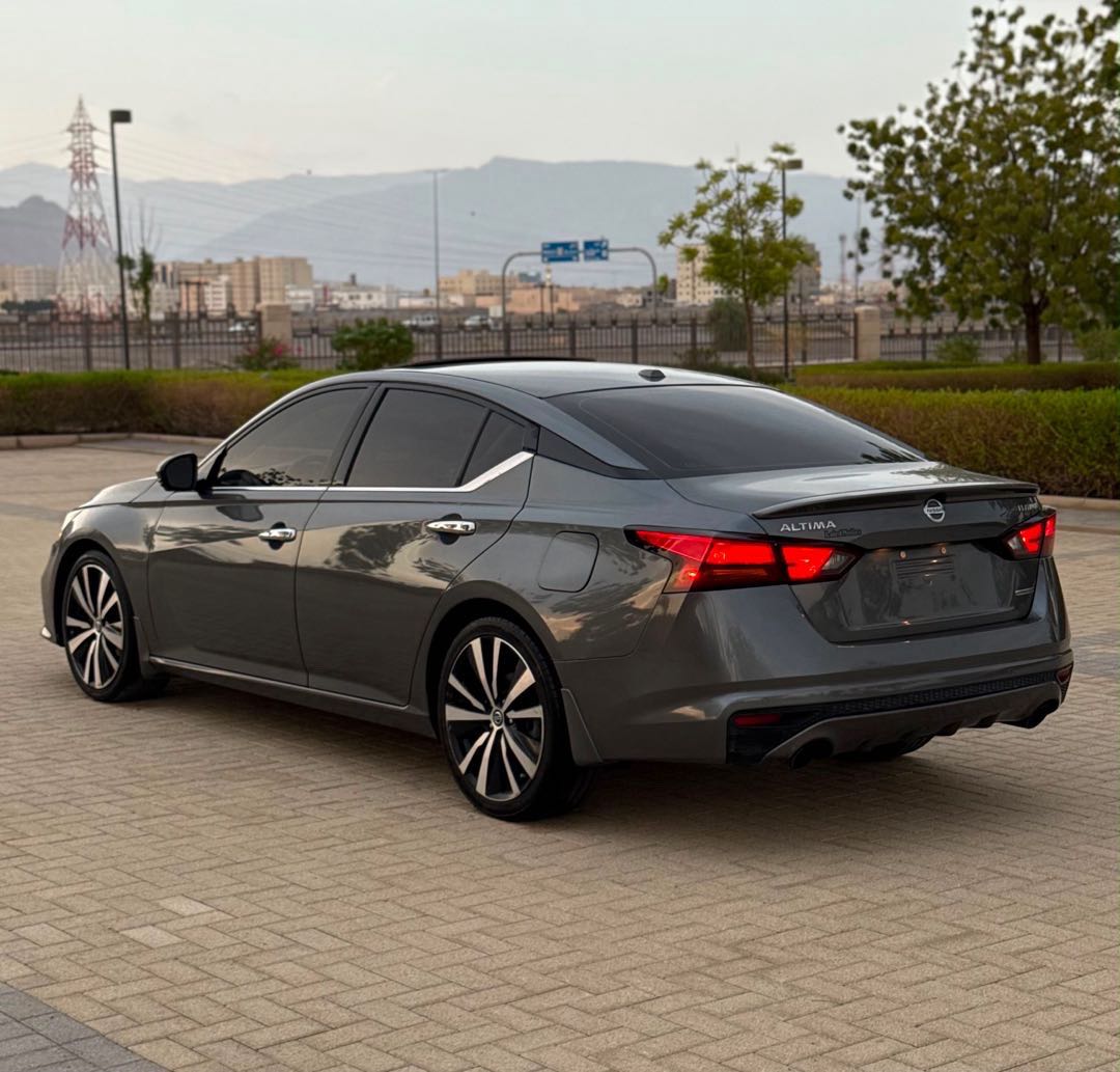 Car Image 2019 NISSAN ALTIMA Platinum 