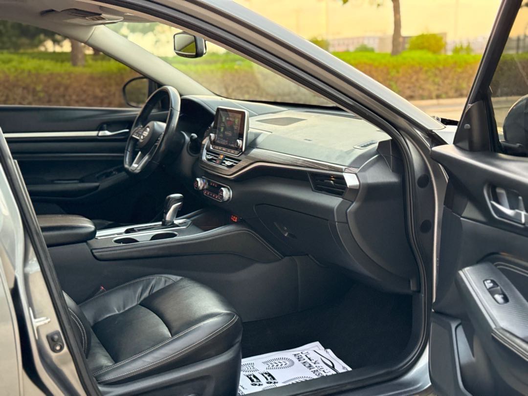 Car Image 2019 NISSAN ALTIMA Platinum 