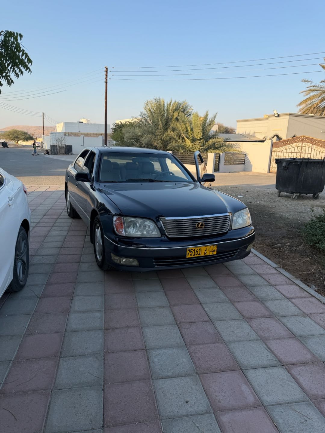 Car Image 1998 LEXUS LS 400