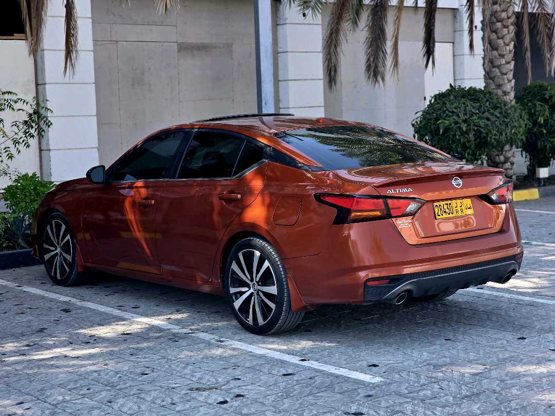 Car Image 2019 NISSAN ALTIMA SR
