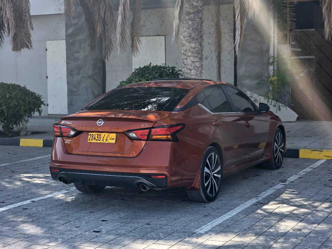 Car Image 2019 NISSAN ALTIMA SR