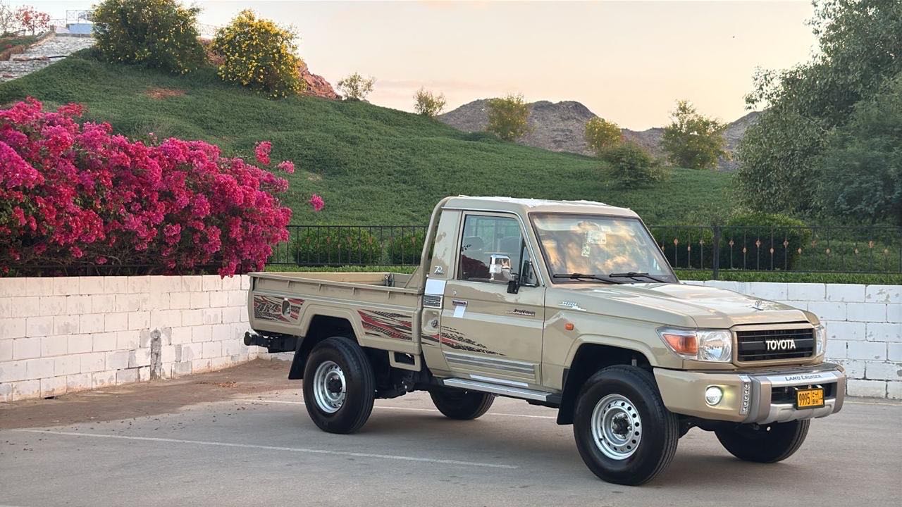 Car Image 2016 TOYOTA Cruiser Pickup ZX