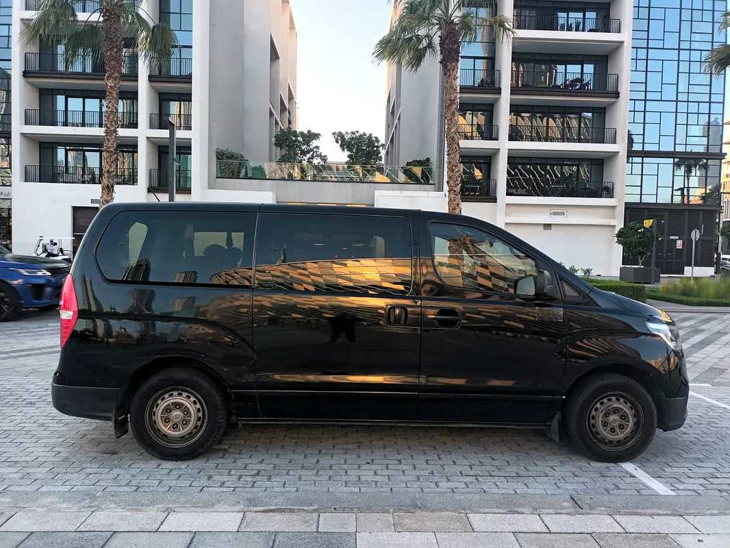 Car Image 2019 HYUNDAI H1 GL